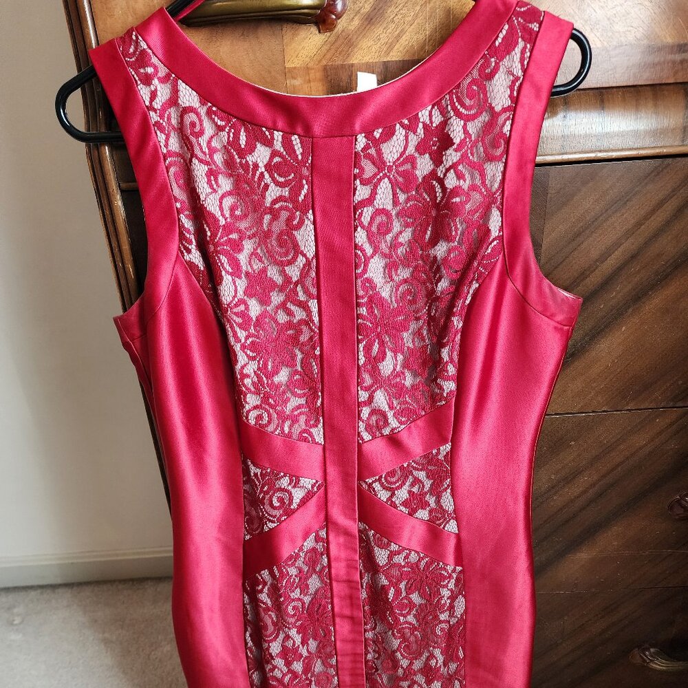 Sangria red lace & satin cocktail dress size 12 sheath lined sleeveless 38" long